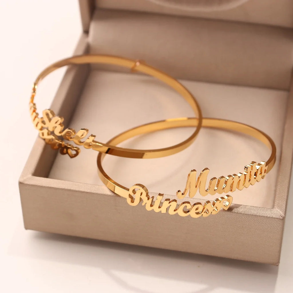 Pulseira rígida com nome