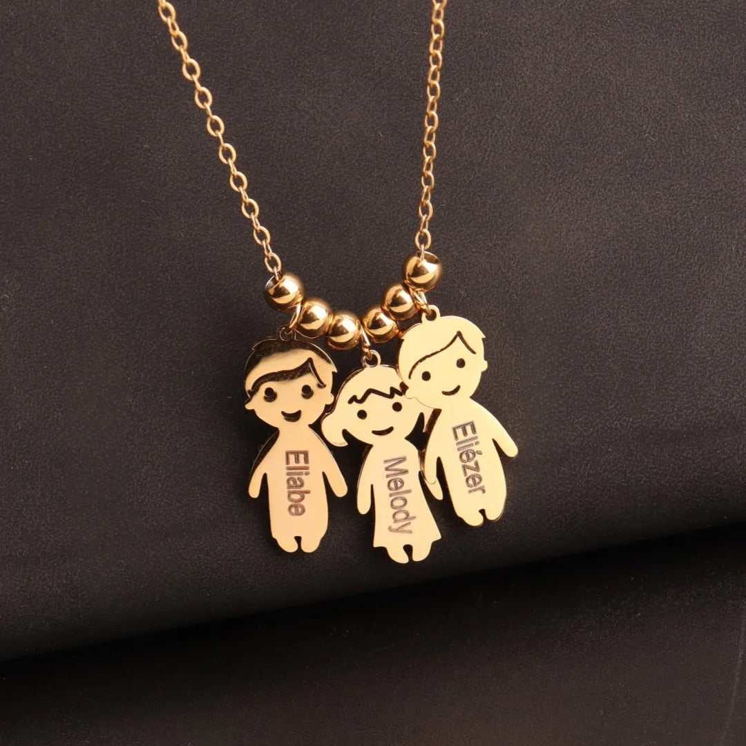Colar da mãe com os filhos