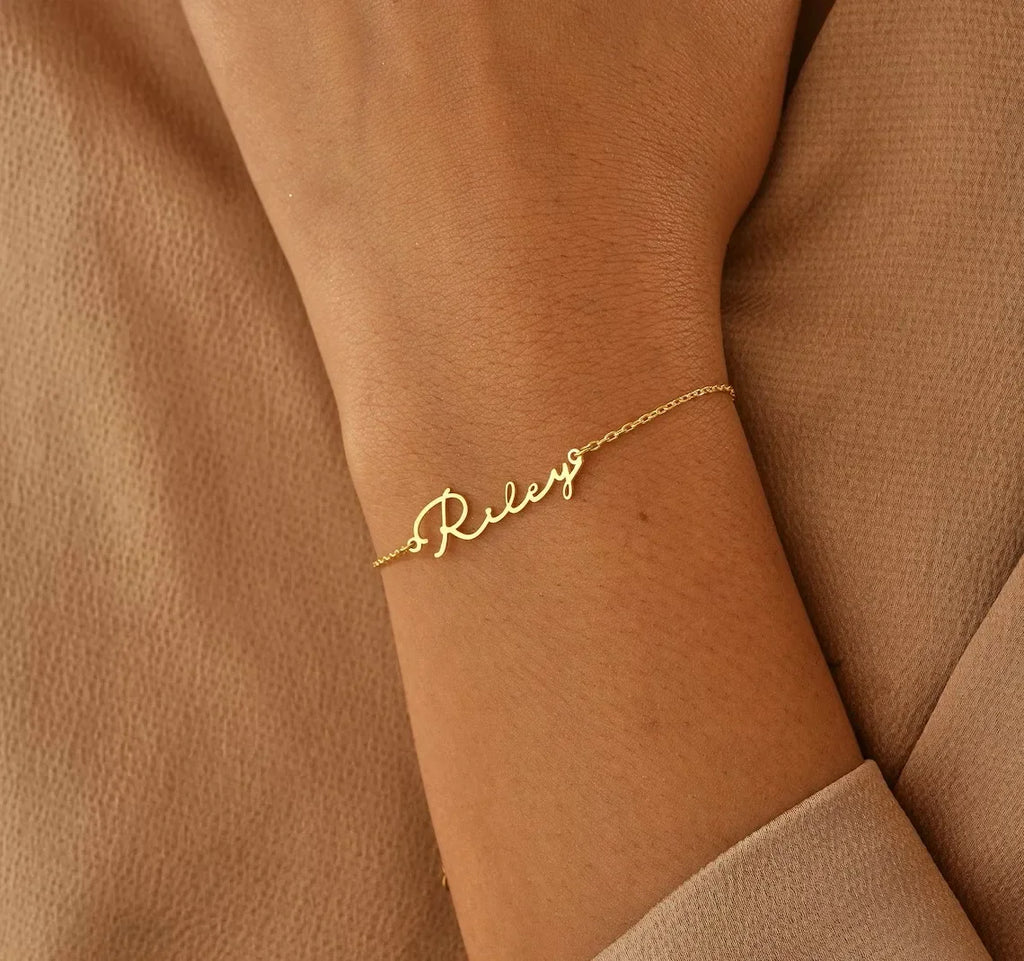 Pulseiras com nome nas três cores