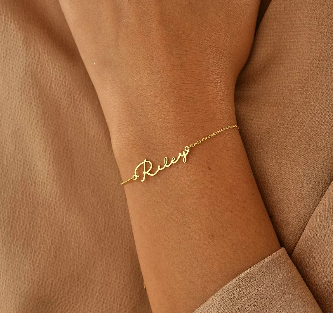 Pulseiras com nome nas três cores