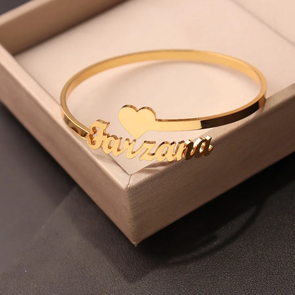 Pulseira rígida com nome