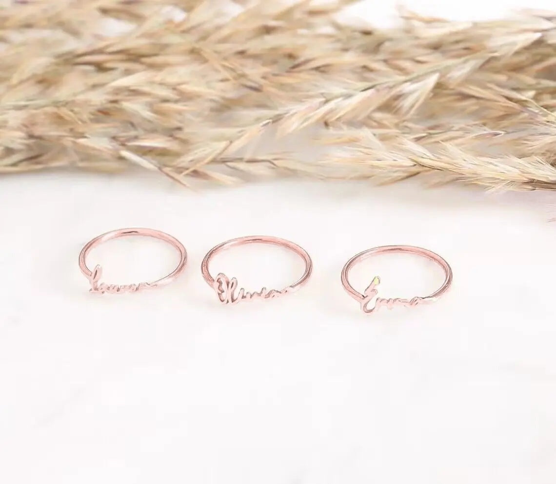 Tres anillos con nombre rosa (color ajustado en la foto)