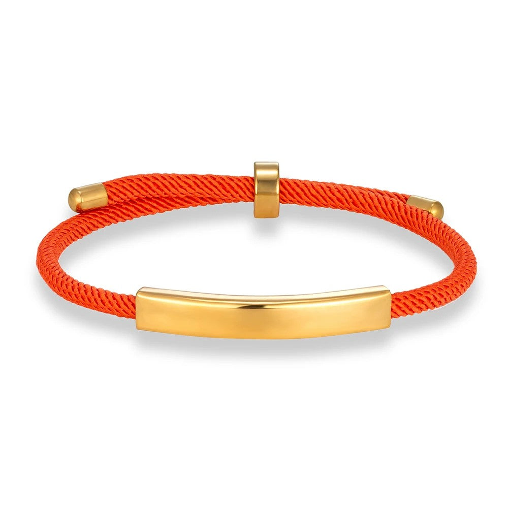 Pulsera de cordón naranja con la placa para grabar