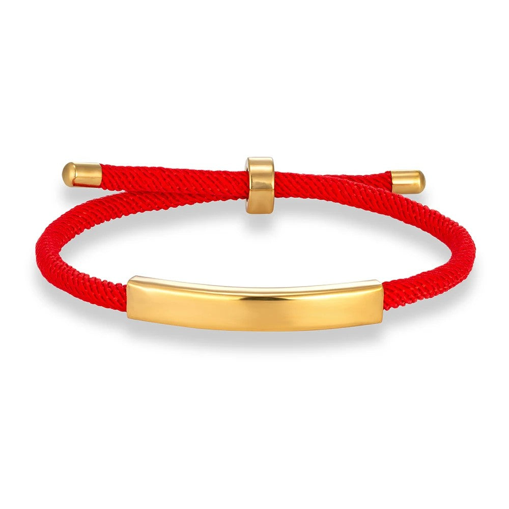 Pulsera de cordón rojo con la placa para grabar