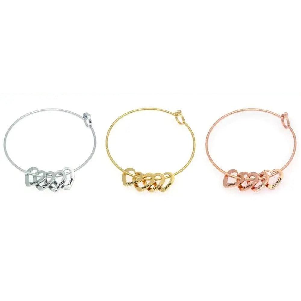A pulseira em prateado, dourado e rosa