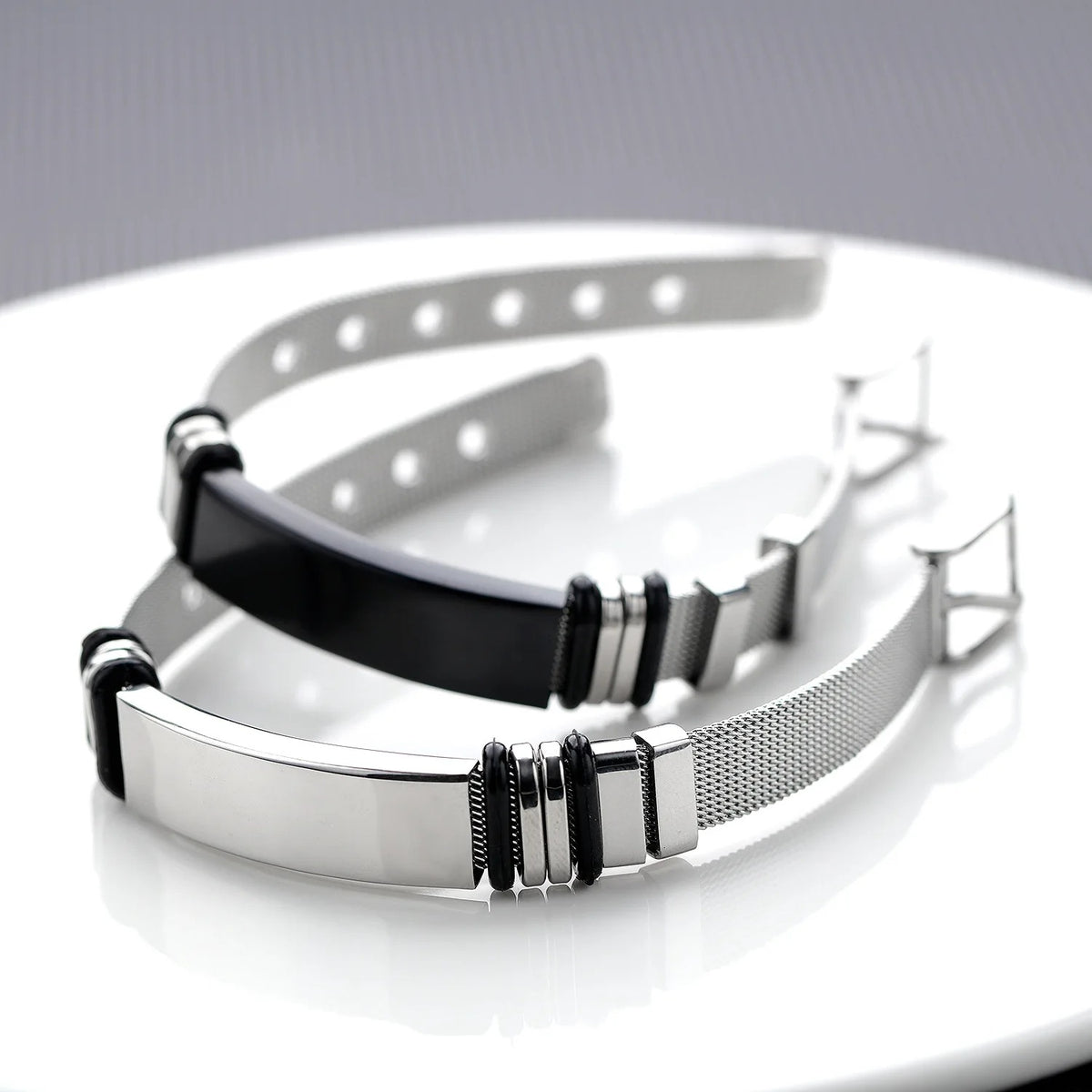Both colours of the mesh bracelet, black and silver