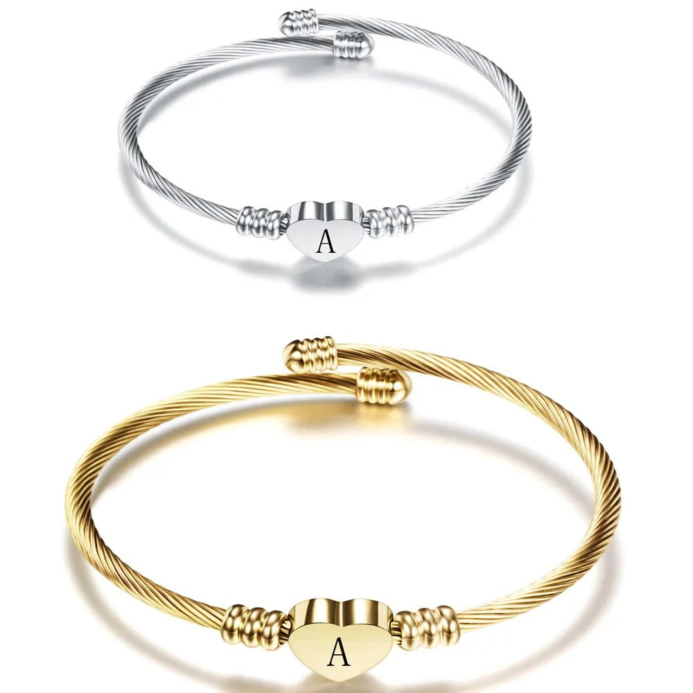 Pulsera con corazón e inicial, plateada y dorada